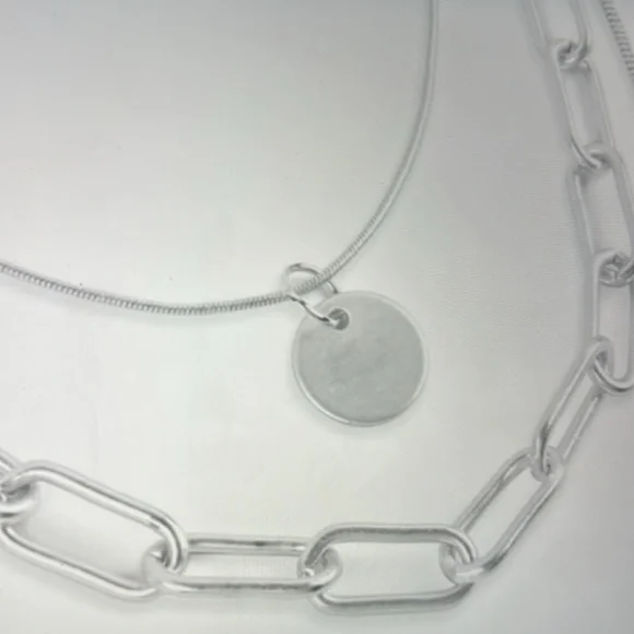 🍒5/$25🍒Only 2 remaining 💕 Layered chain necklace 🔥 - Picture 6 of 8